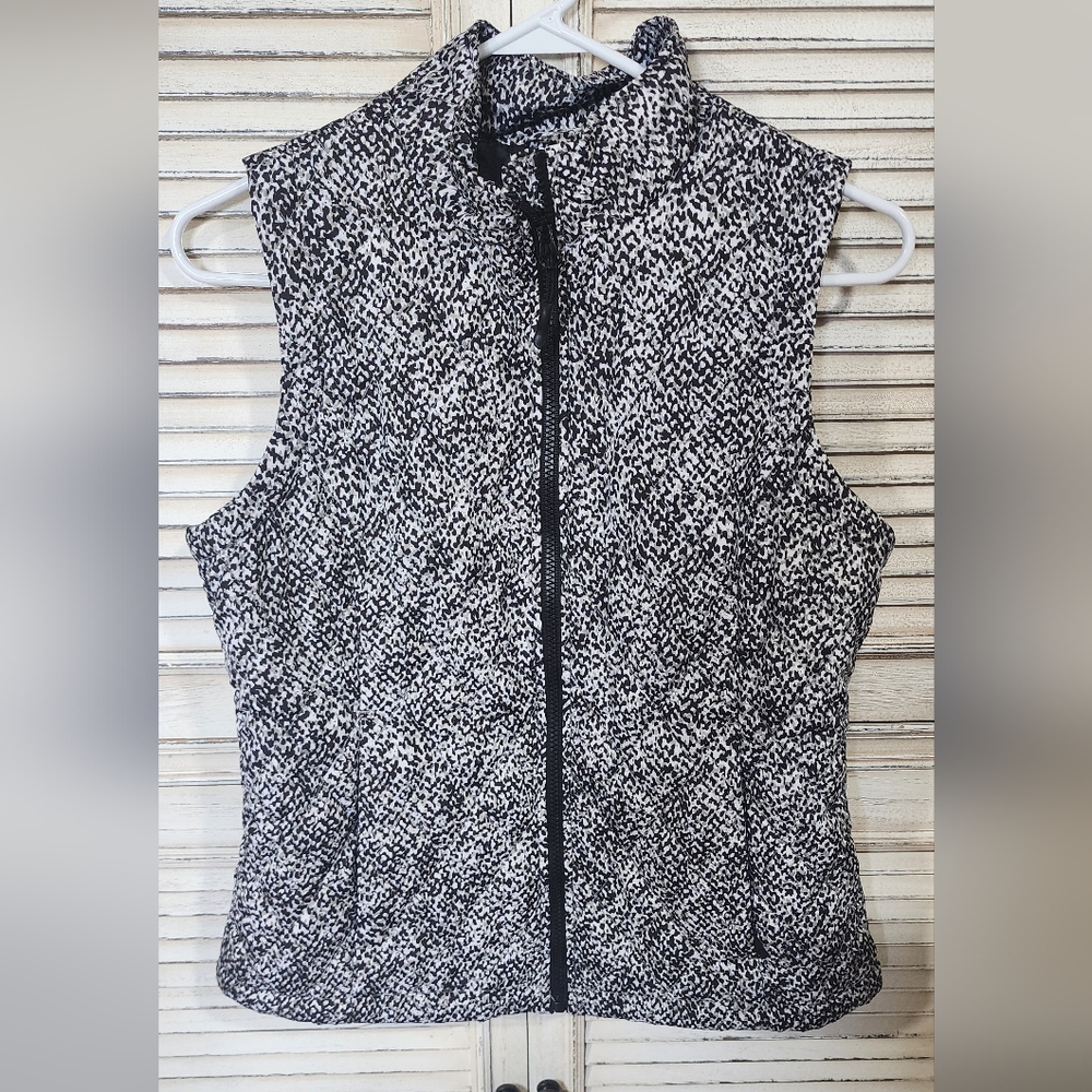 Exertek Small Black and White Zip-Up Vest Lightweight Quilted